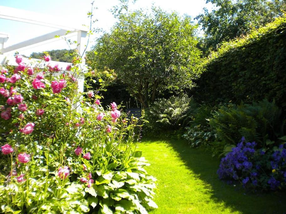 Villa Med Blommande Traedgard, Centralt Båstad Екстериор снимка