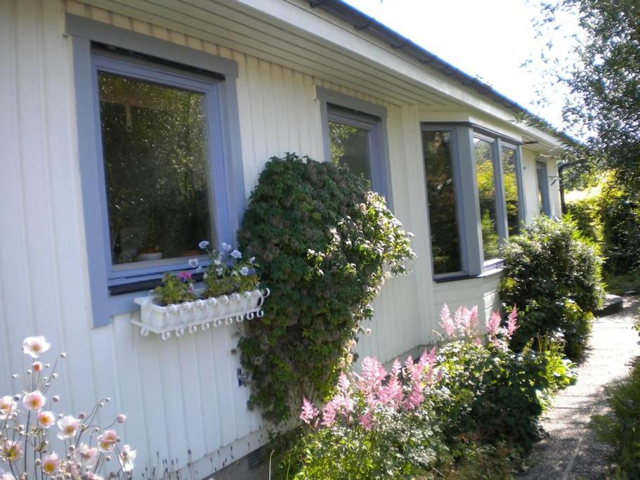 Villa Med Blommande Traedgard, Centralt Båstad Екстериор снимка